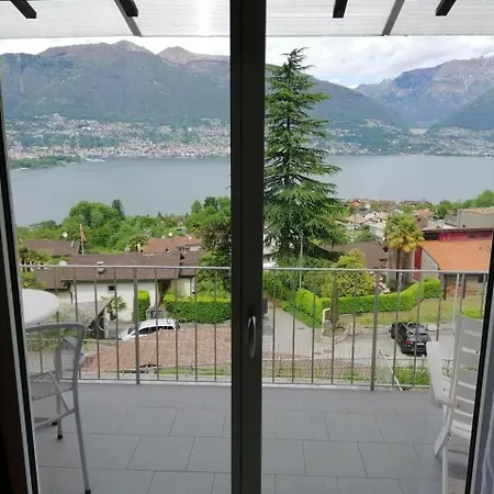 Traumhafter Blick Auf Maggiore Daire Piazzogna
